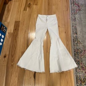 Free People size 27 inseam 31 gently used “Float On” flares. Bundle 4 discount.